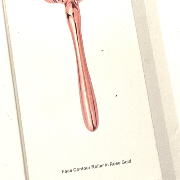 NEIMAN MARCUS Face Counter Roller in Rose Gold - Picture 4 of 8